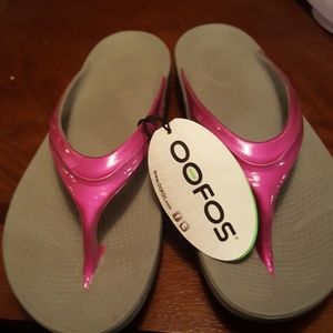 Oofos flip flop Never worn